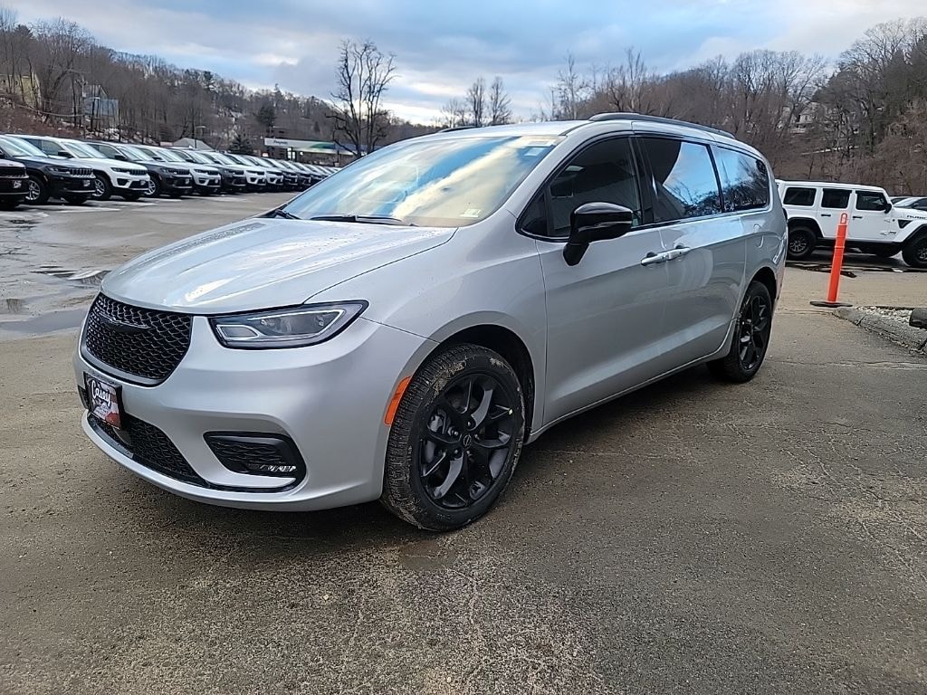 New 2026 Chrysler Pacifica SELECT AWD Passenger Van