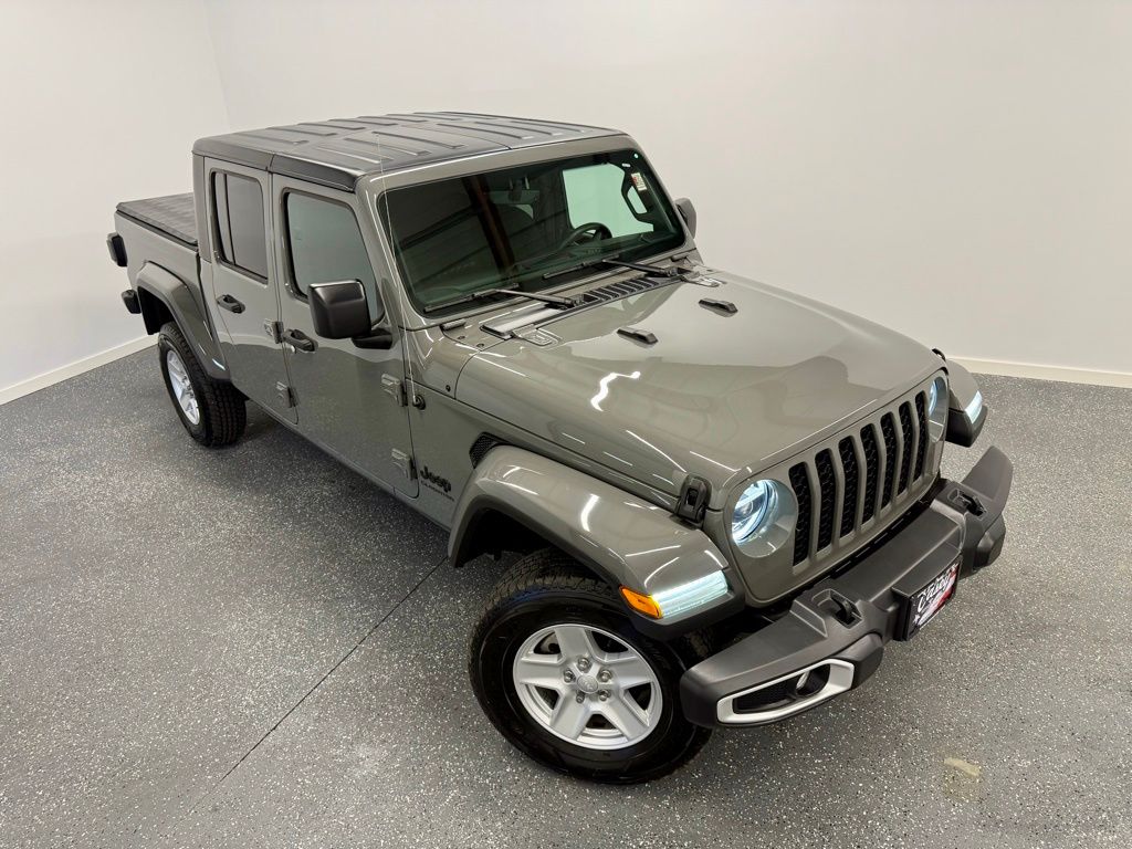 2021 Jeep Gladiator Sport photo 3