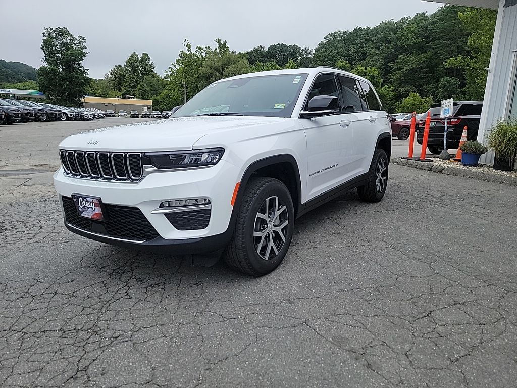 2025 Jeep Grand Cherokee Limited photo 3