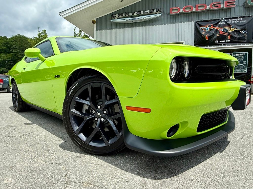2023 Dodge Challenger R/T photo 3