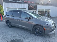 2025 Chrysler Pacifica LIMITED AWD Passenger Van