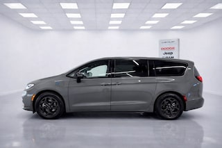 2023 Chrysler Pacifica Plug-In Hybrid Limited Van Passenger Van