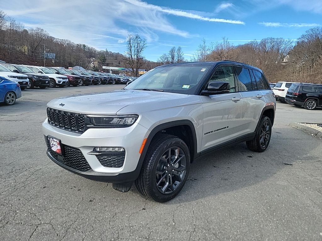 2025 Jeep Grand Cherokee Limited photo 3