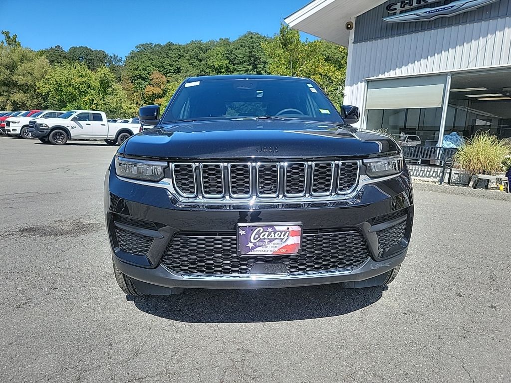 2025 Jeep Grand Cherokee Laredo photo 2