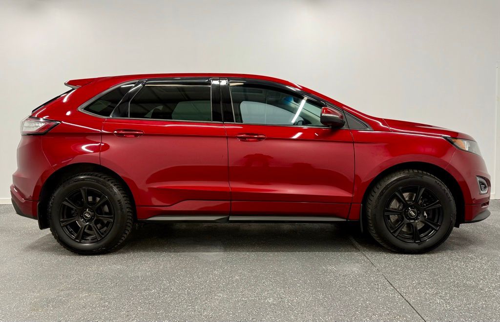 2015 Ford Edge Sport photo 2