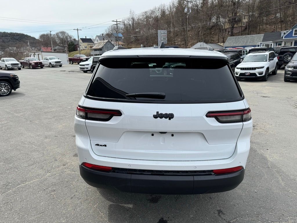2025 Jeep Grand Cherokee Altitude photo 4
