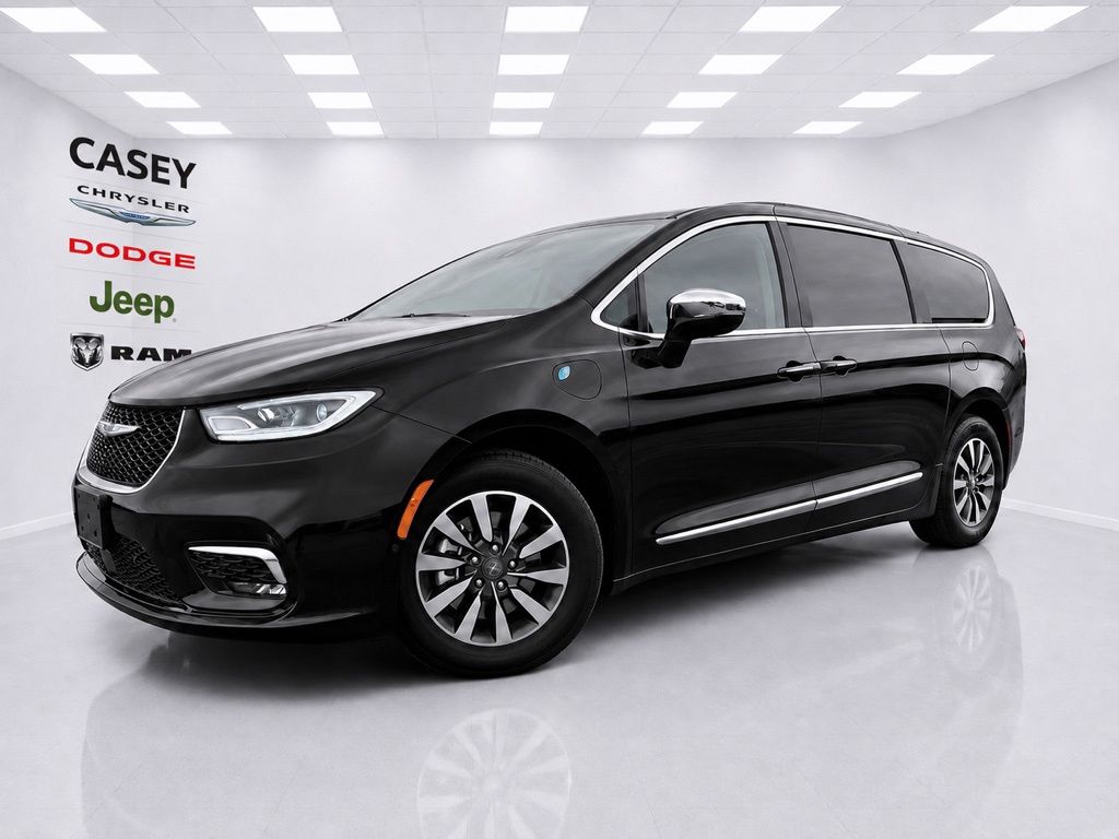 2023 Chrysler Pacifica Hybrid Limited Hybrid's photo
