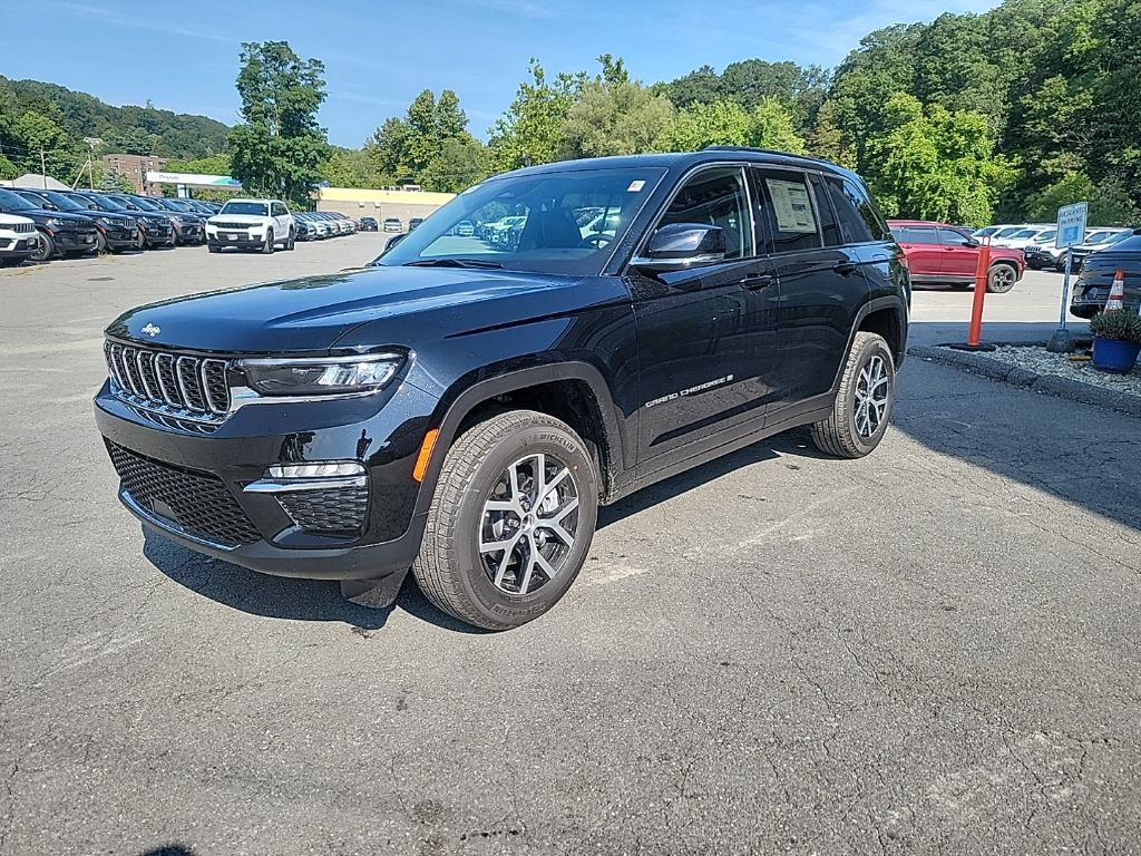 2025 Jeep Grand Cherokee Limited photo 3