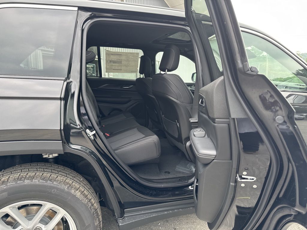 2025 Jeep Grand Cherokee Laredo - Photo 8