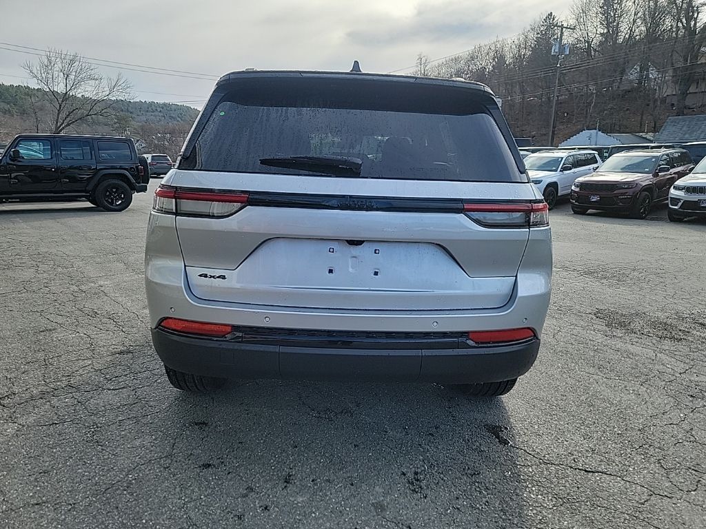 2025 Jeep Grand Cherokee Limited photo 4