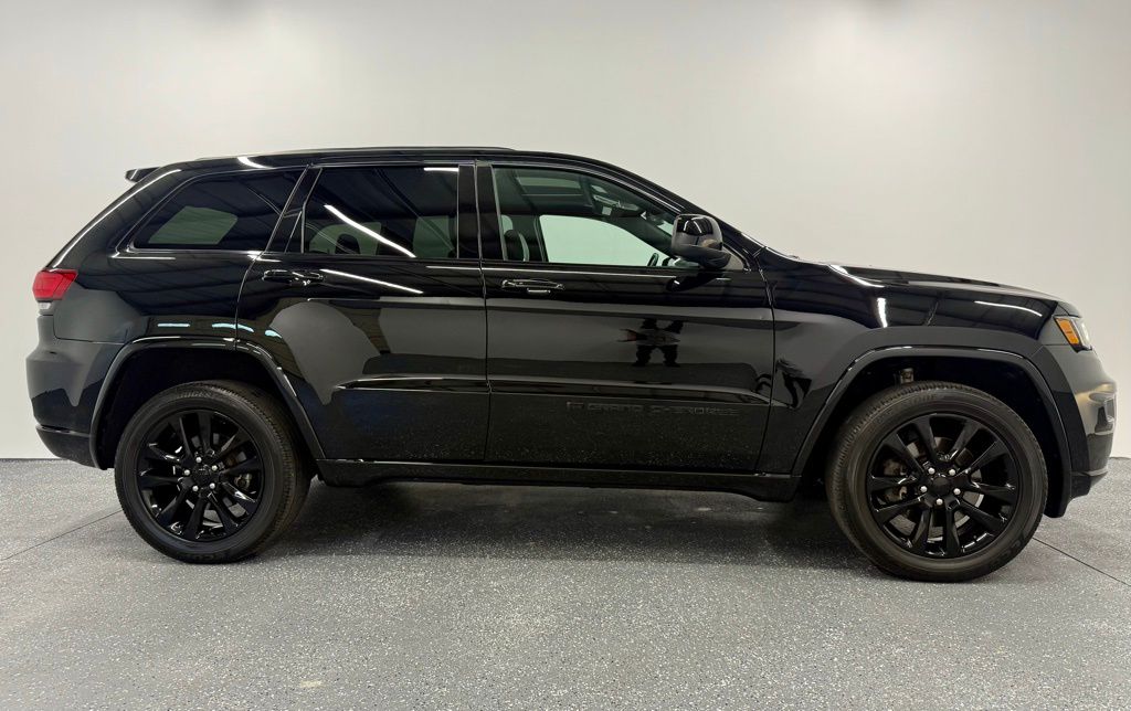 2022 Jeep Cherokee Laredo X photo 3