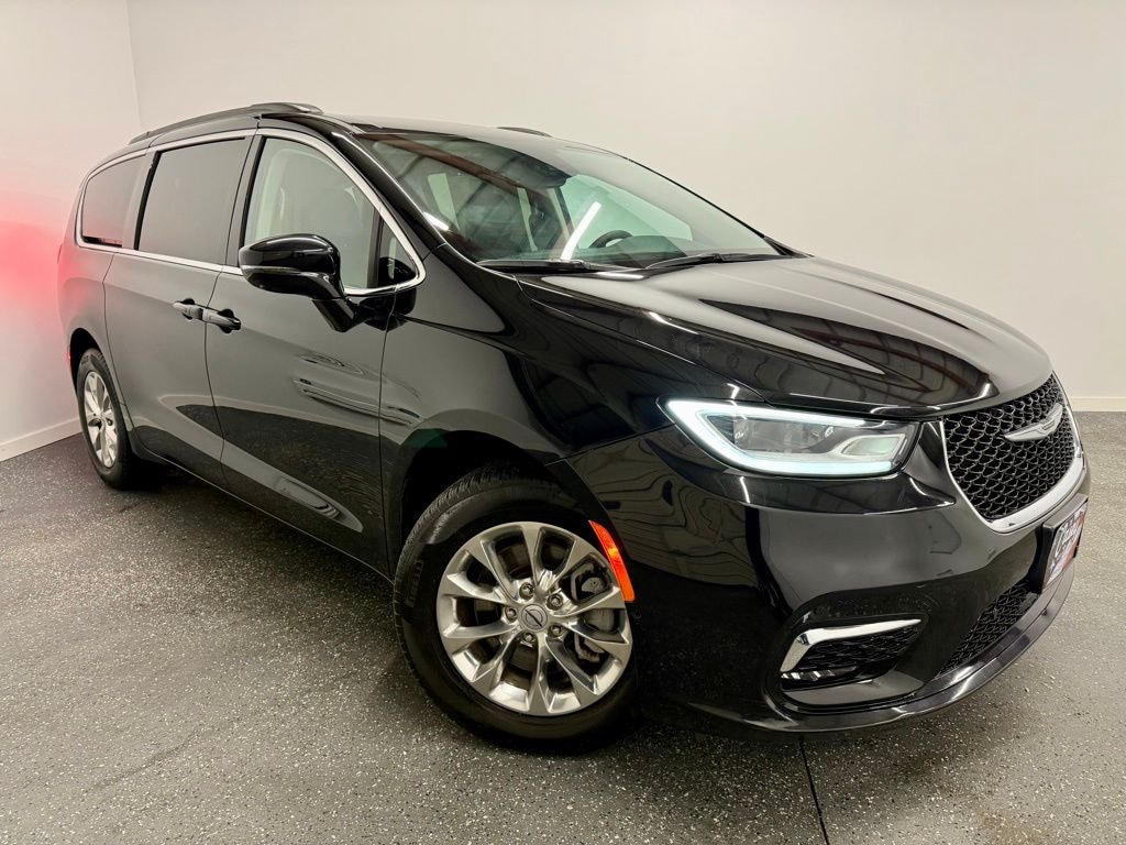 Used 2022 Chrysler Pacifica Touring L Van Passenger Van