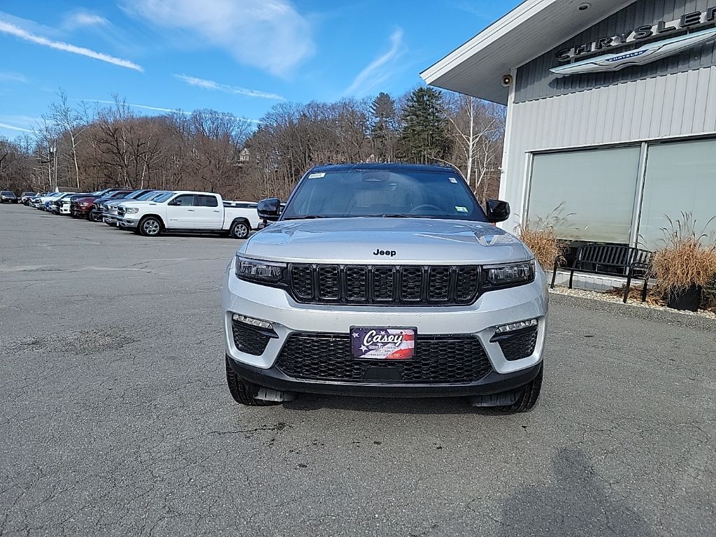 2025 Jeep Grand Cherokee Limited photo 2