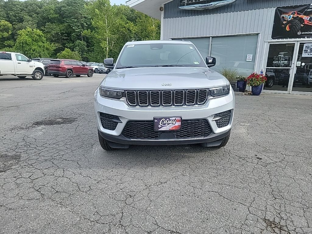 New 2025 Jeep Grand Cherokee LAREDO X 4X4 Sport Utility