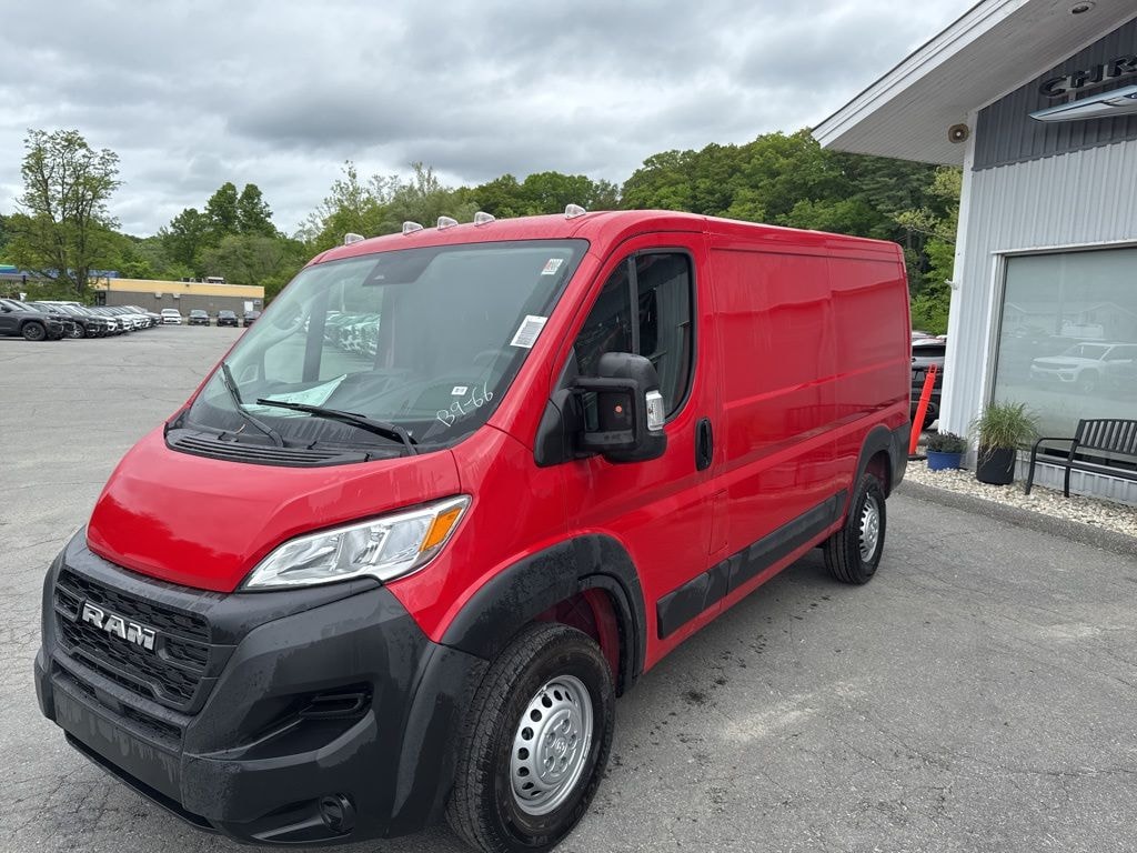 New 2025 Ram ProMaster PROMASTER 3500 TRADESMAN CARGO VAN LOW ROOF 136' W Cargo Van