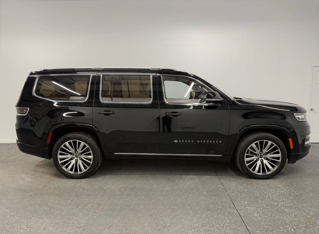 2022 Jeep Grand Wagoneer Series III's photo