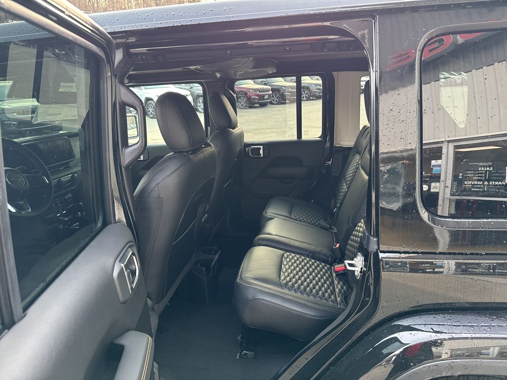 2025 Jeep Wrangler 4-Door Sahara - Photo 8