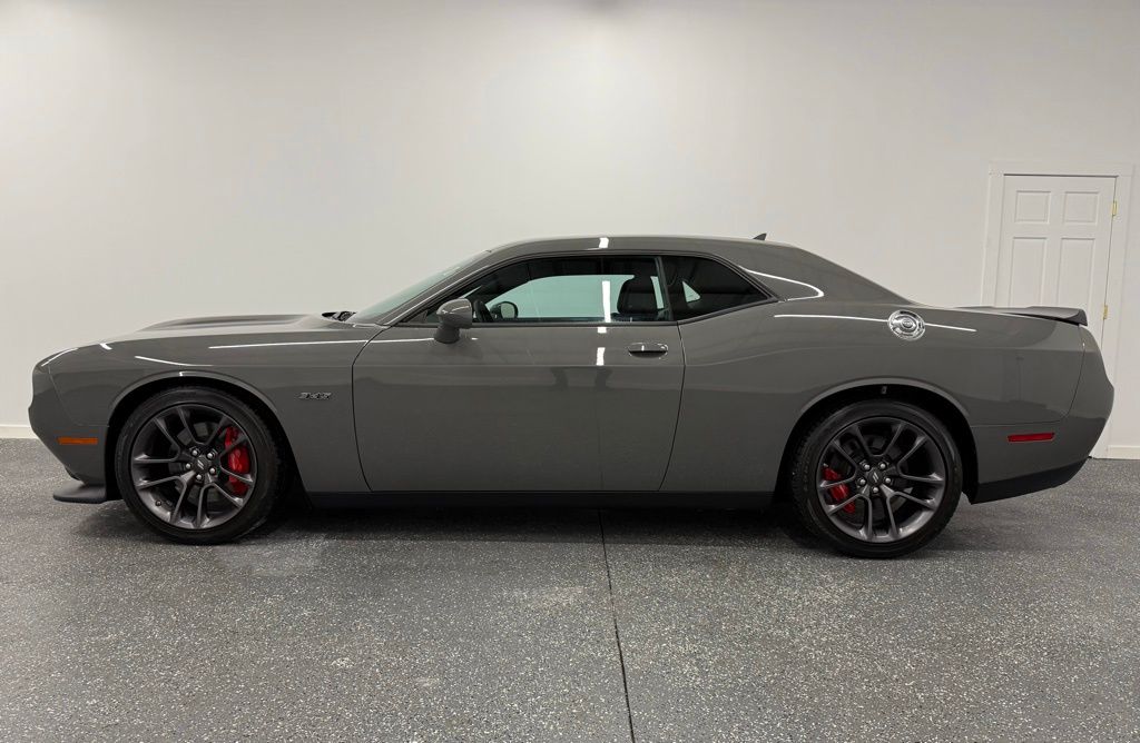 2023 Dodge Challenger R/T photo 3