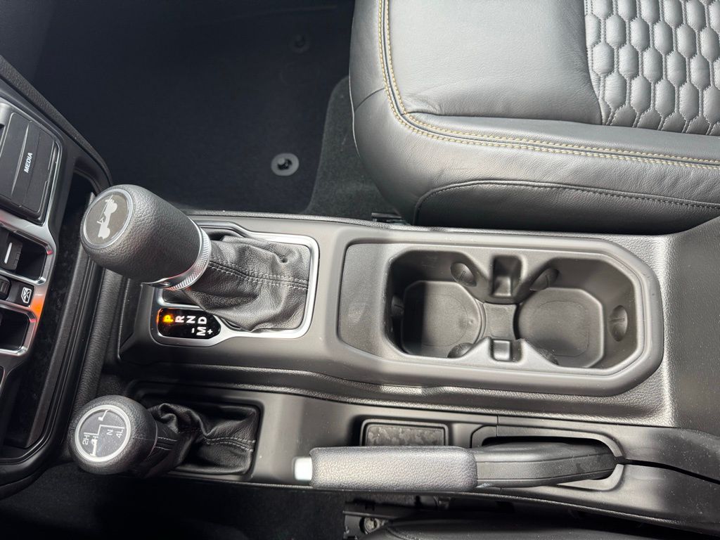 2025 Jeep Wrangler 4-Door Sahara - Photo 18