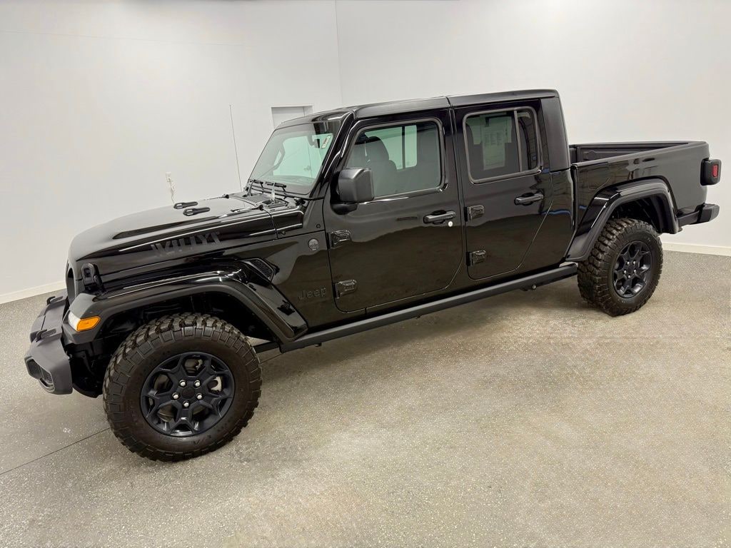 Used 2023 Jeep Gladiator Sport Truck Crew Cab