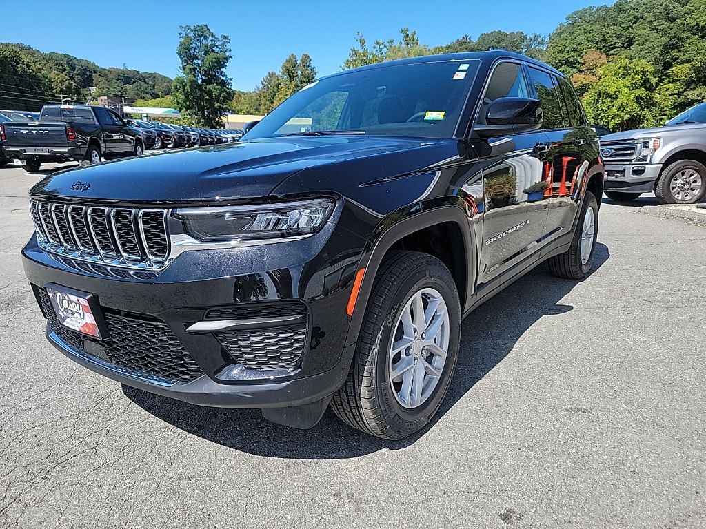 2025 Jeep Grand Cherokee Laredo photo 3