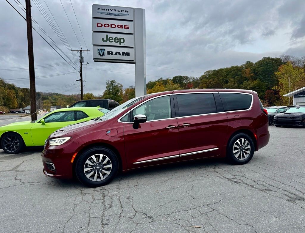 Used 2023 Chrysler Pacifica Plug-In Hybrid Limited Van Passenger Van