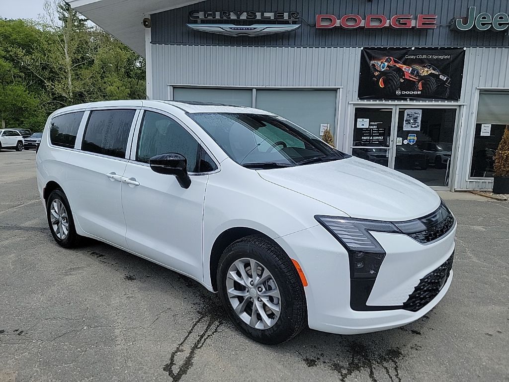 2027 Chrysler Pacifica Select AWD's photo