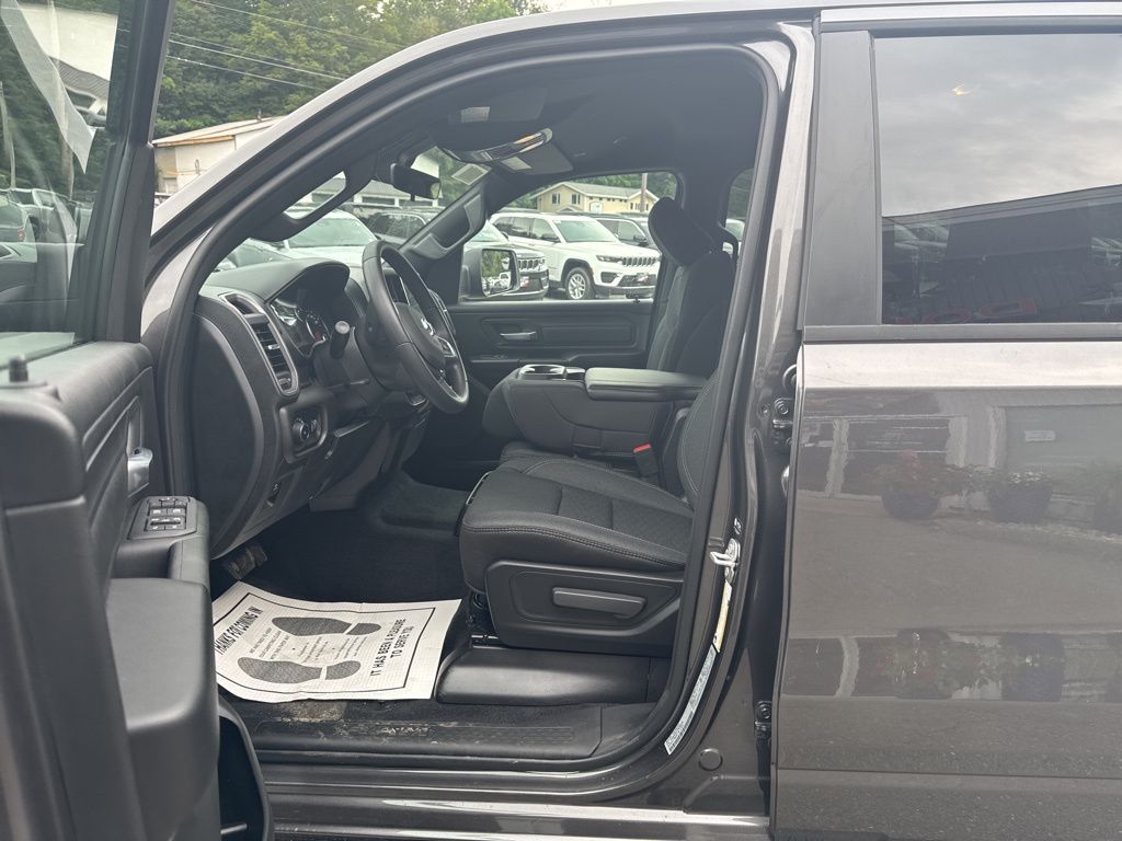 2026 Ram 1500 Tradesman photo 2