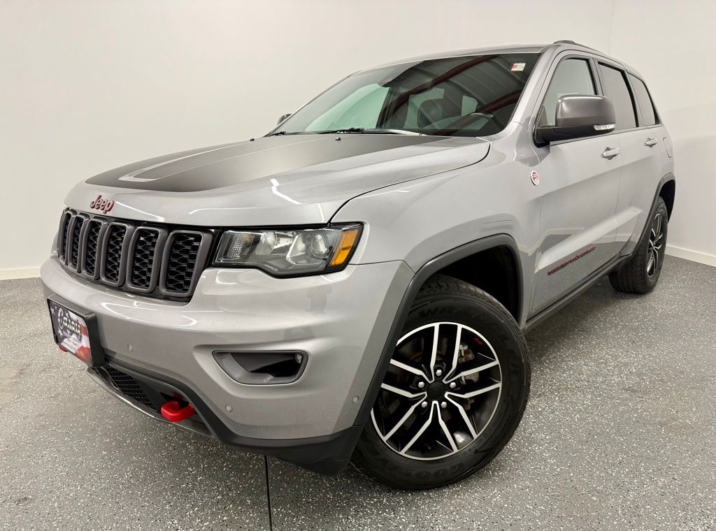 2021 Jeep Grand Cherokee Trailhawk photo 2