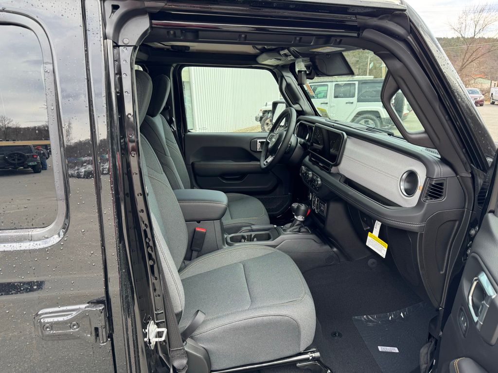 2025 Jeep Wrangler 4-Door Sahara - Photo 10