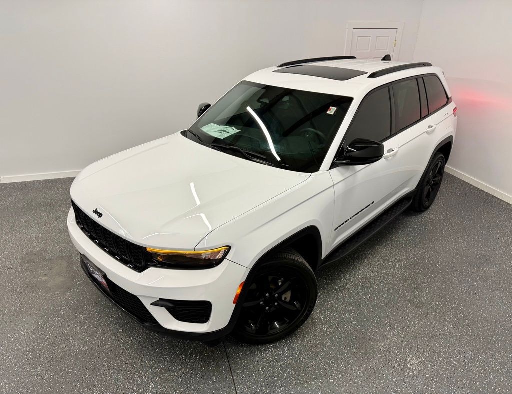 Used 2022 Jeep Grand Cherokee Laredo SUV