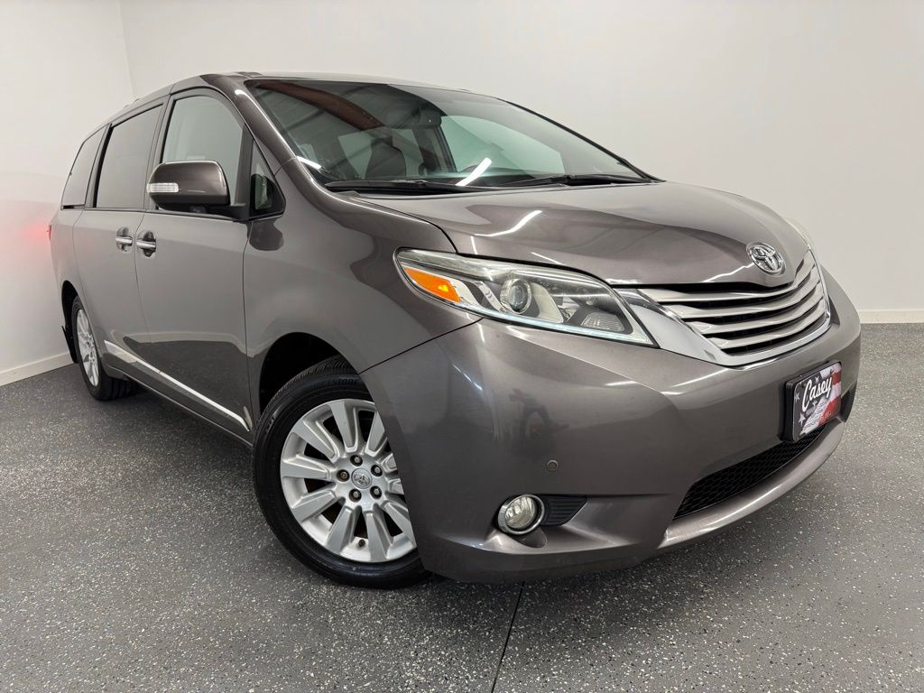 2015 Toyota Sienna Limited photo 3