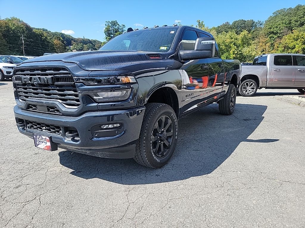 New 2025 Ram 2500 BIG HORN CREW CAB 4X4 6'4 BOX Pickup