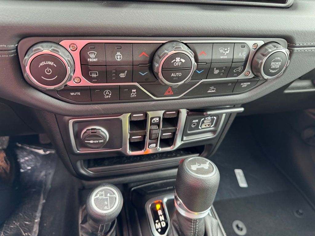 2025 Jeep Wrangler 4-Door Sahara - Photo 13