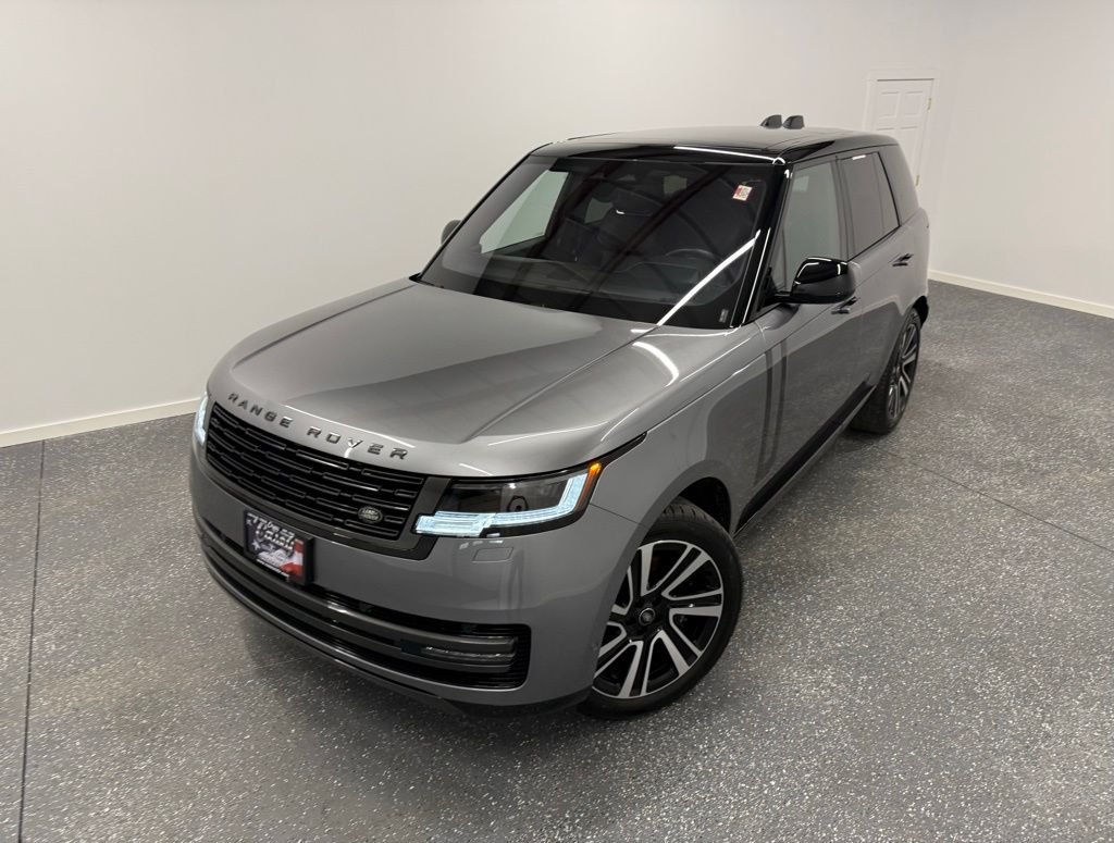 2023 Land Rover Range Rover SE photo 3
