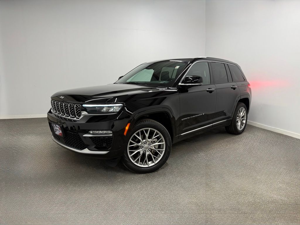 2022 Jeep Grand Cherokee Summit's photo