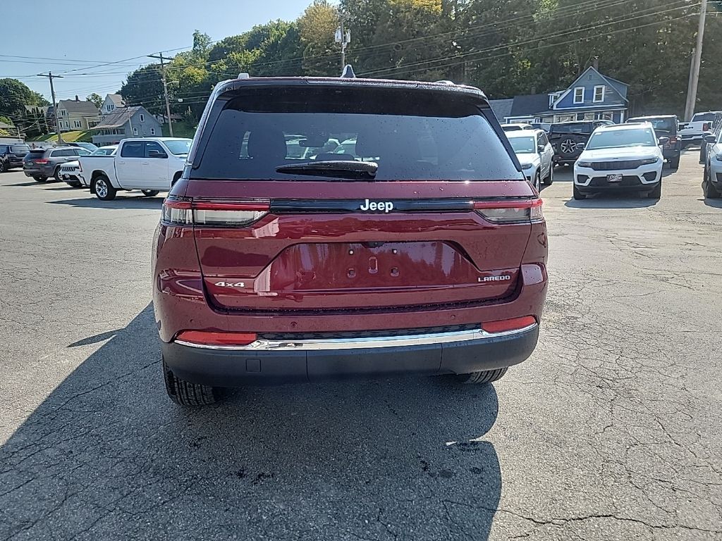 2025 Jeep Grand Cherokee Laredo X photo 4