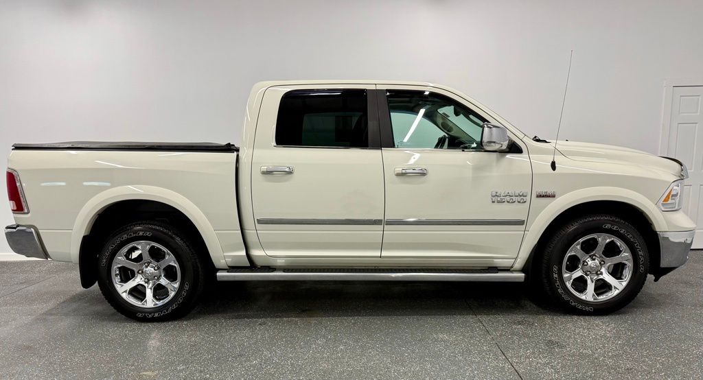 2017 Ram 1500 Laramie photo 3