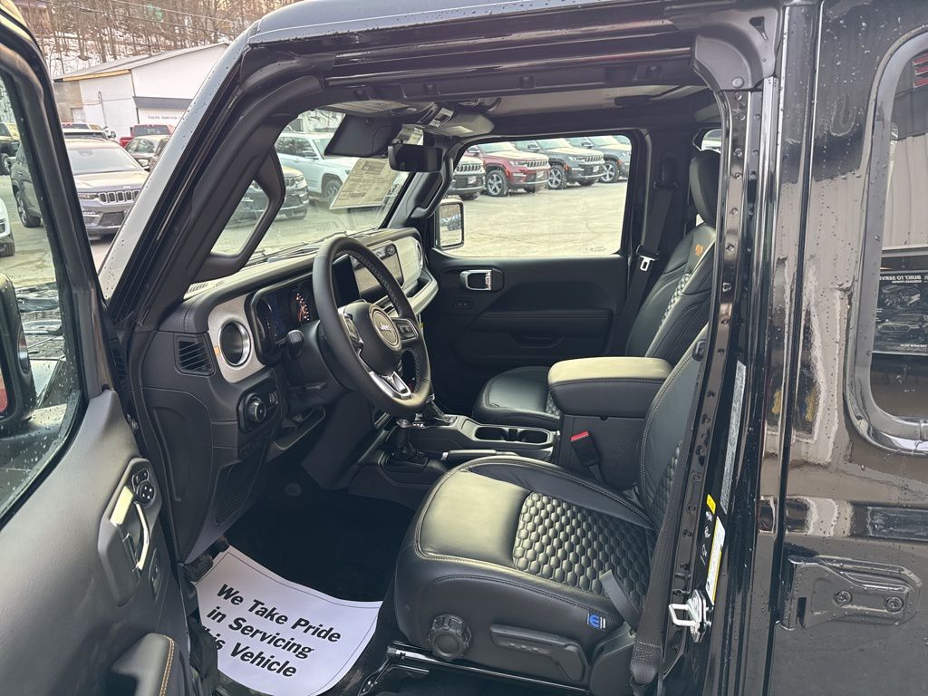 2025 Jeep Wrangler 4-Door Sahara - Photo 7