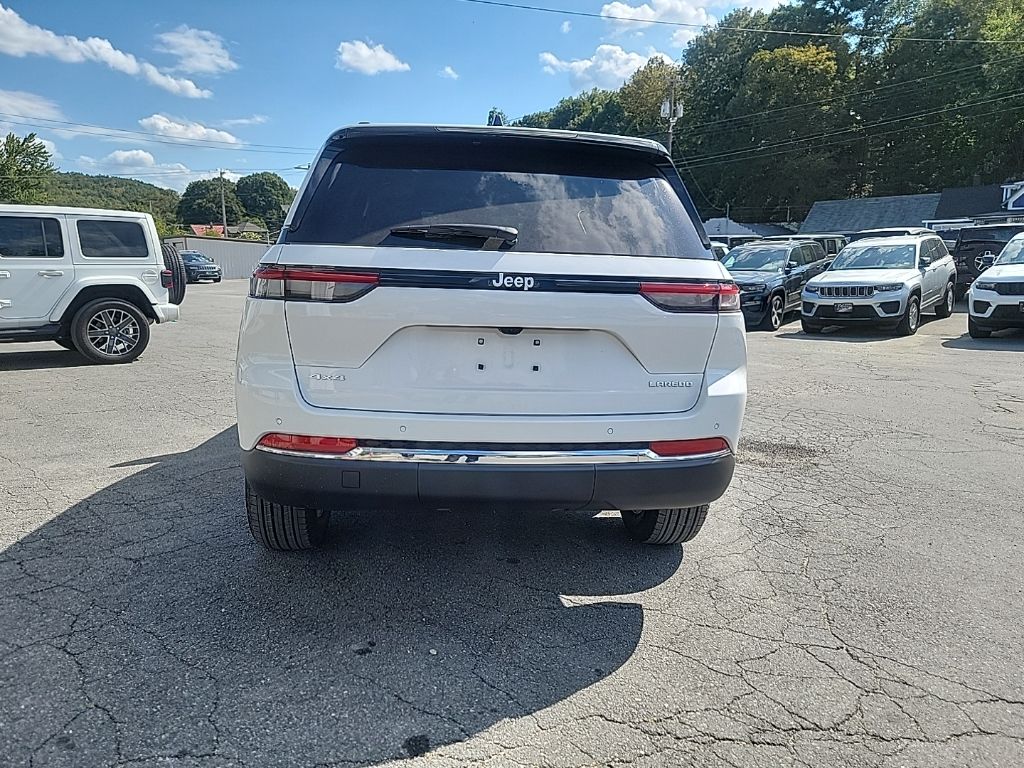 2025 Jeep Grand Cherokee Laredo Altitude photo 4