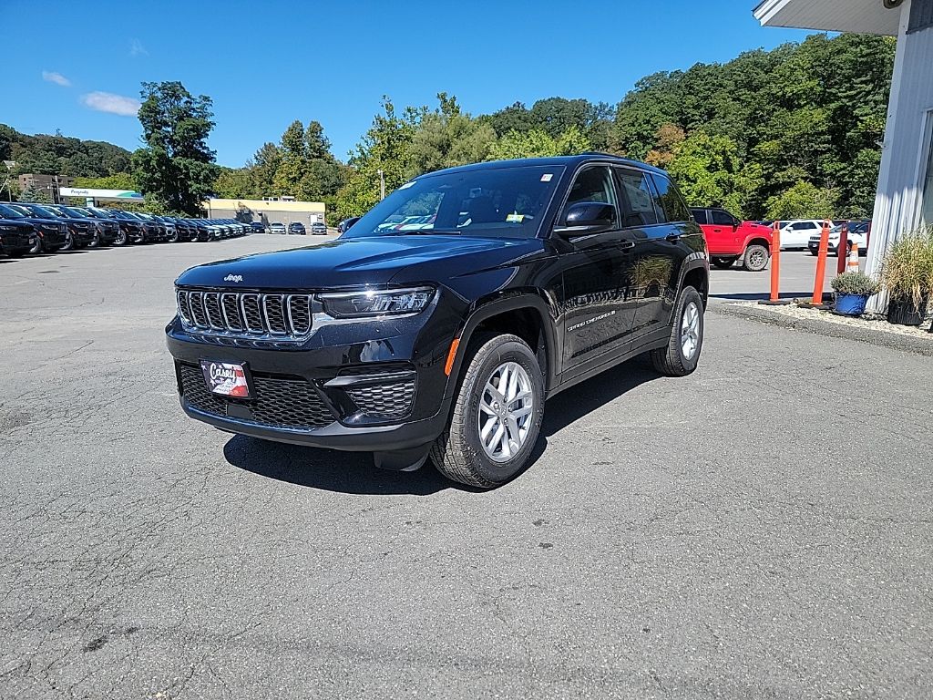 2025 Jeep Grand Cherokee Laredo photo 4