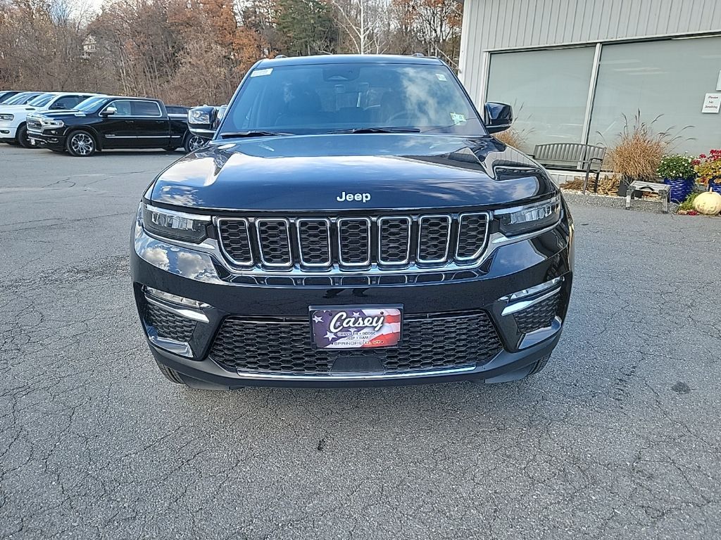2025 Jeep Grand Cherokee Limited photo 2