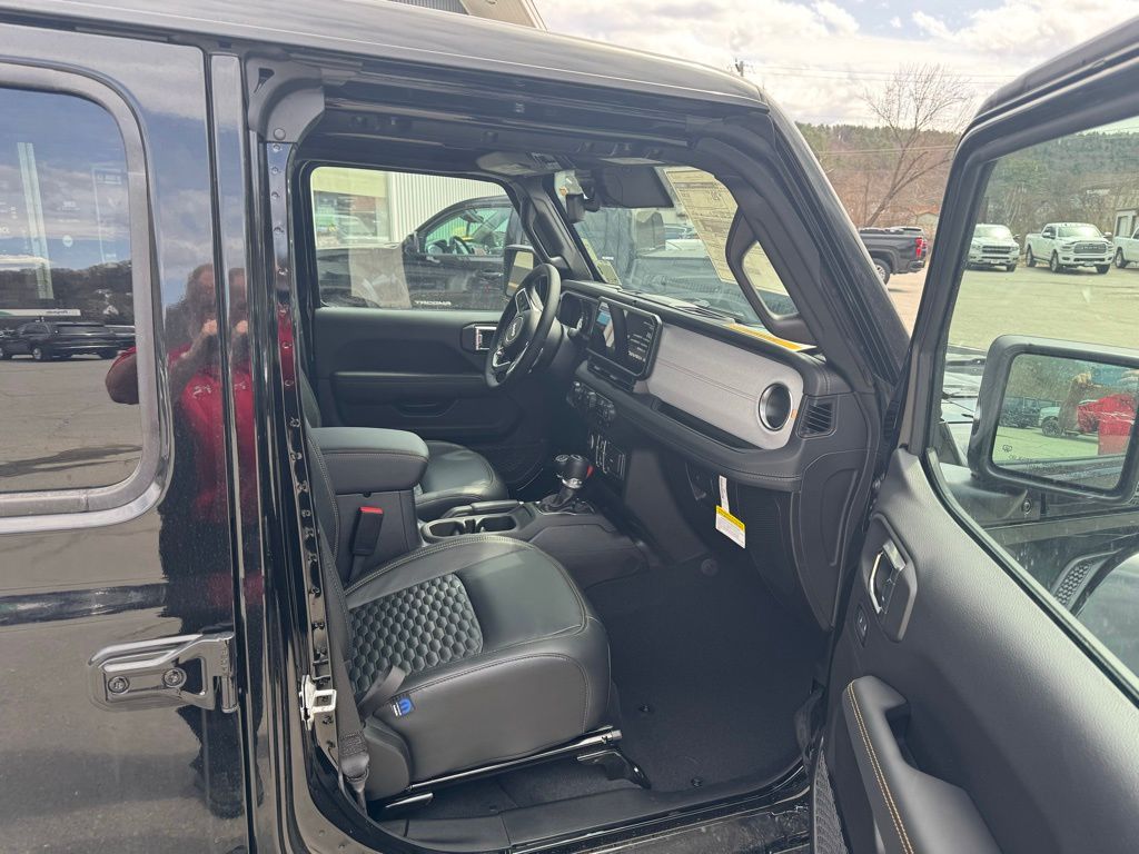 2025 Jeep Wrangler 4-Door Sahara - Photo 10