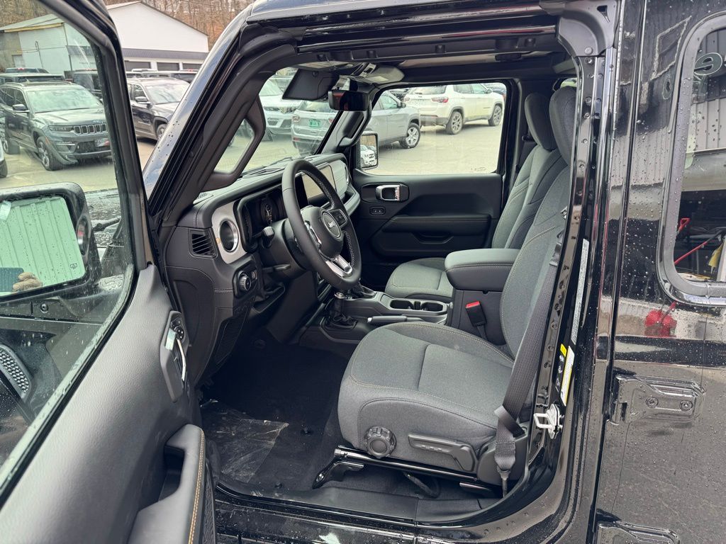 2025 Jeep Wrangler 4-Door Sahara - Photo 7