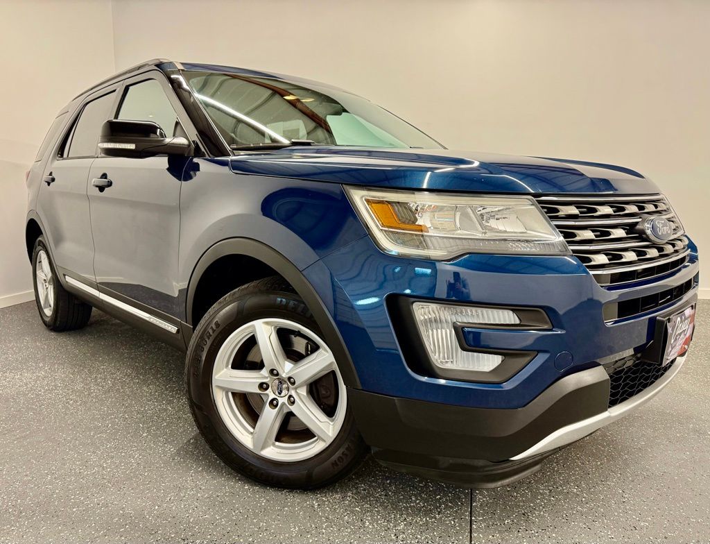 2017 Ford Explorer XLT photo 3