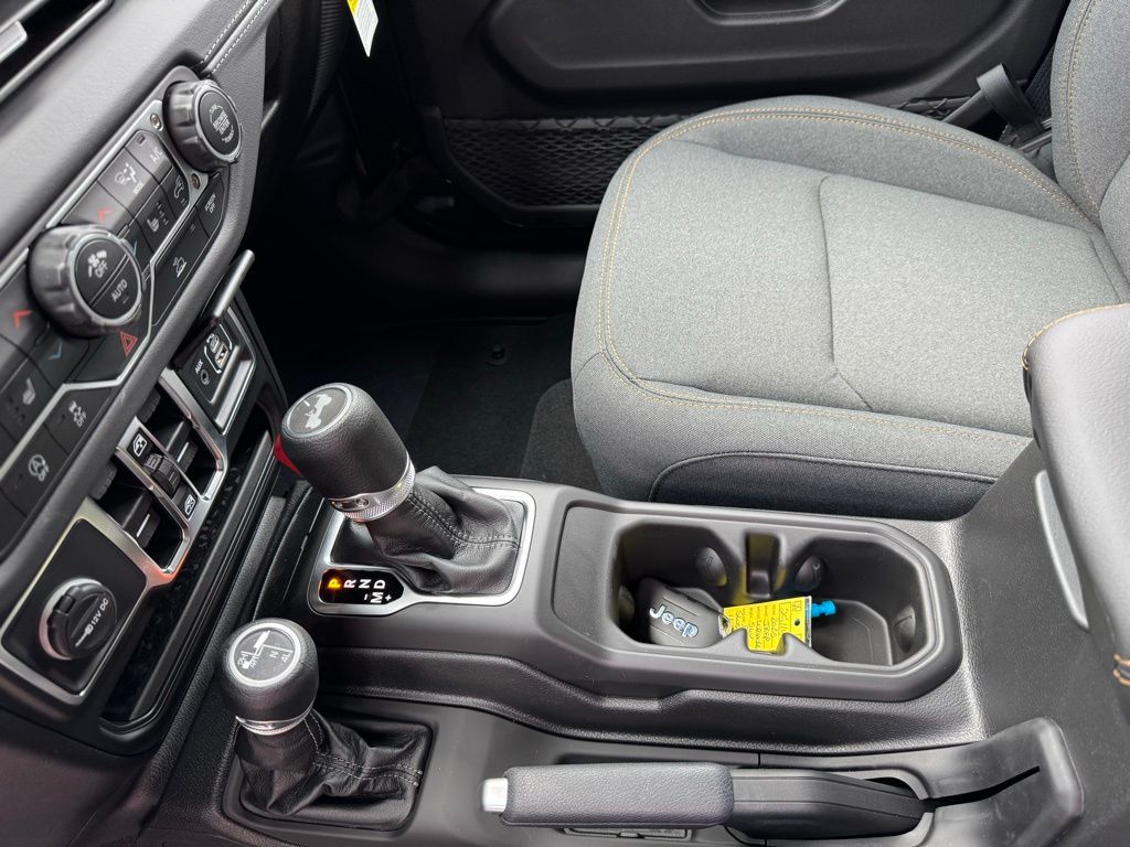 2025 Jeep Wrangler 4-Door Sahara - Photo 14