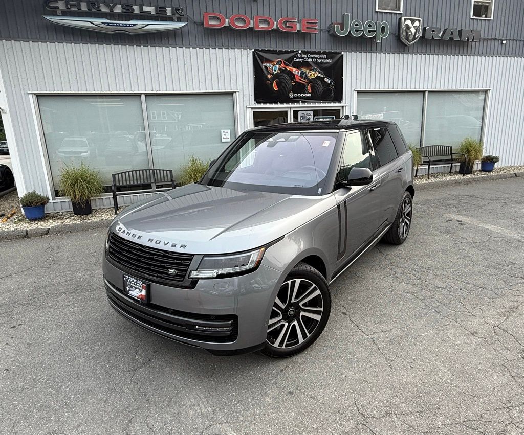 2023 Land Rover Range Rover SE photo 2
