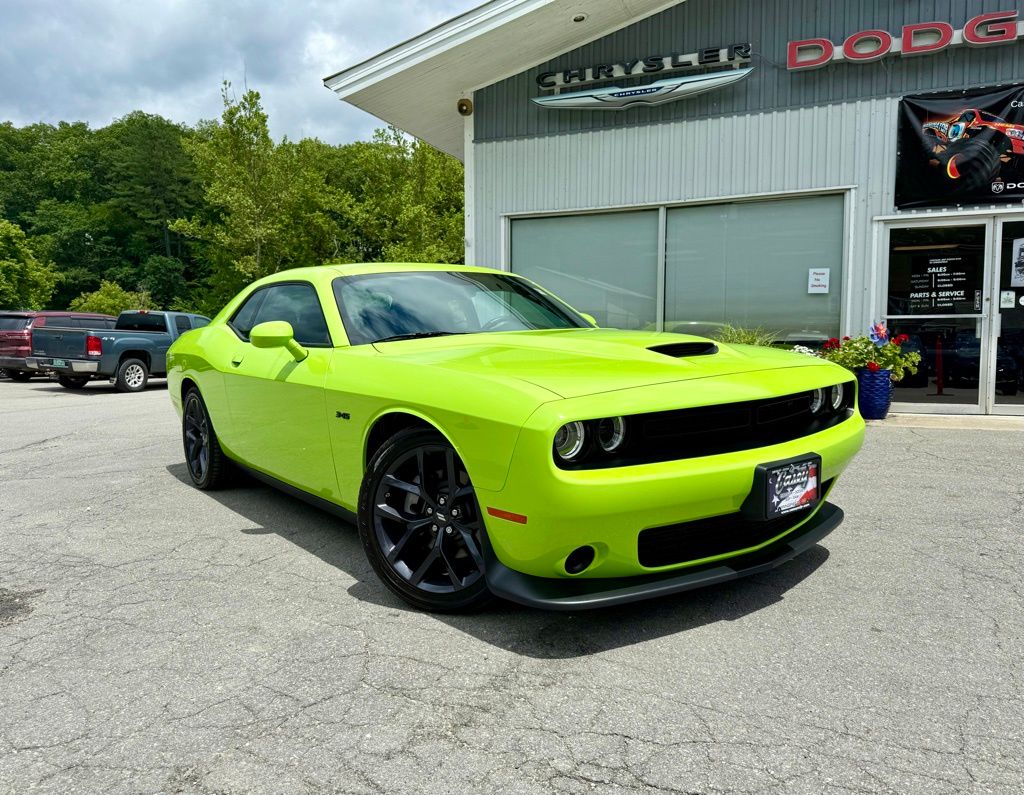 2023 Dodge Challenger R/T photo 2