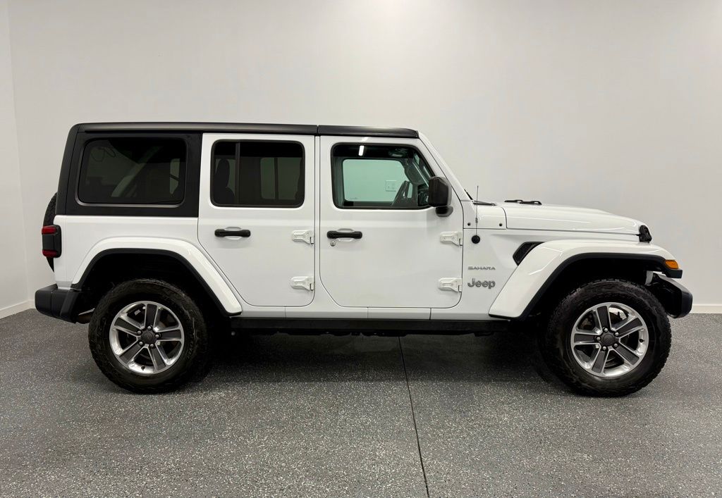 2018 Jeep Wrangler Unlimited Sahara photo 2