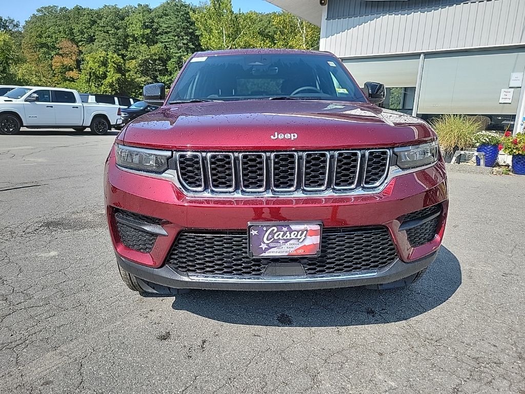 2025 Jeep Grand Cherokee Laredo X photo 2